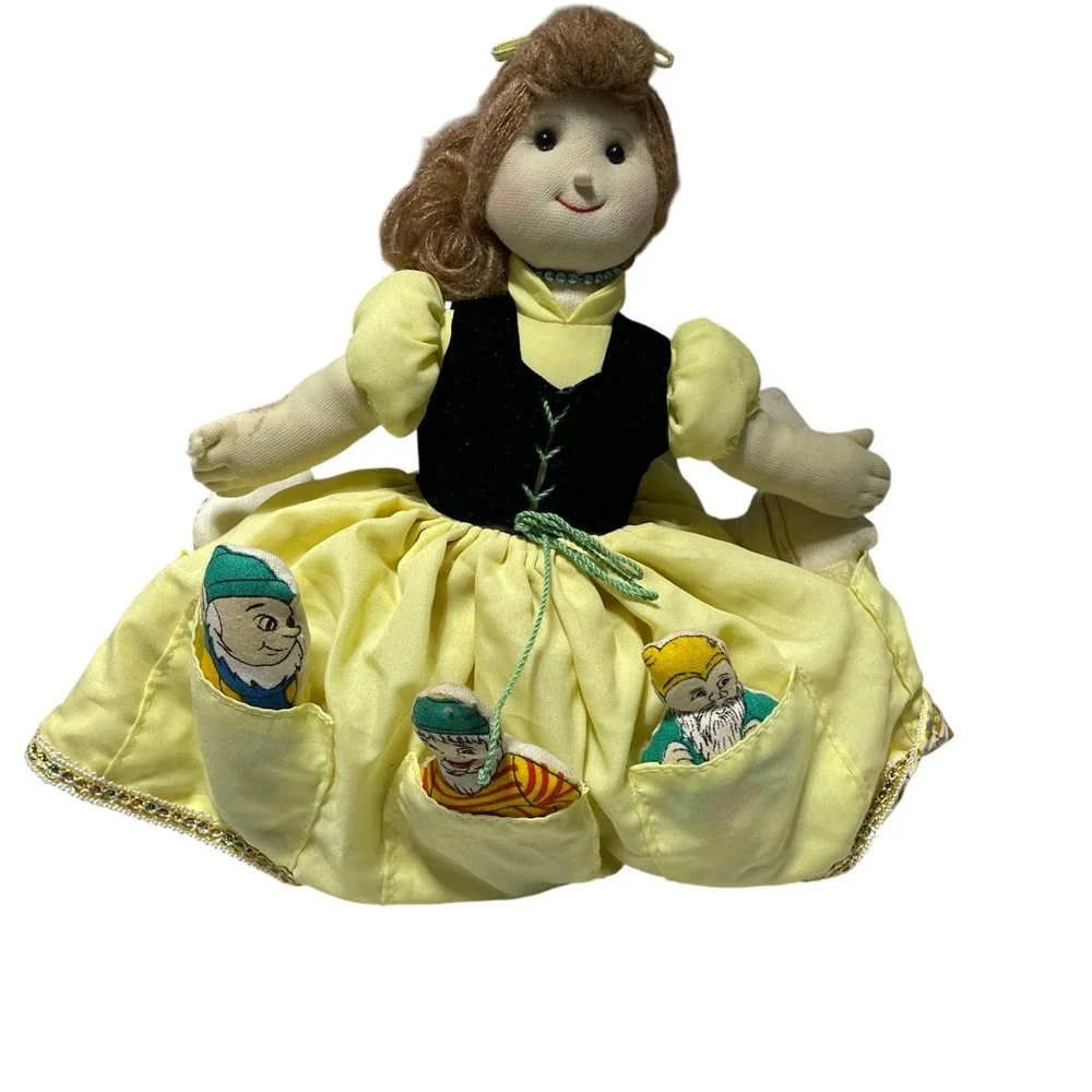 Regency Snow White 6 Dwarfs (opps lost one) Vintage Toy